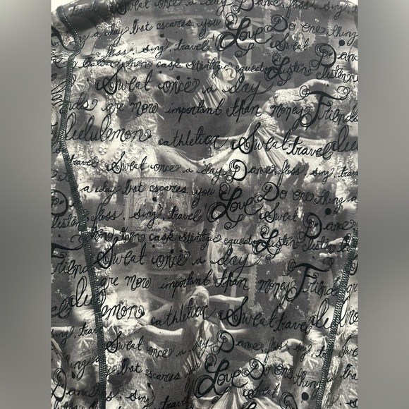 Lululemon Printed Activewear
Jacket Cardigan Women's Gray Full Zip size 4 - Picture 5 of 10